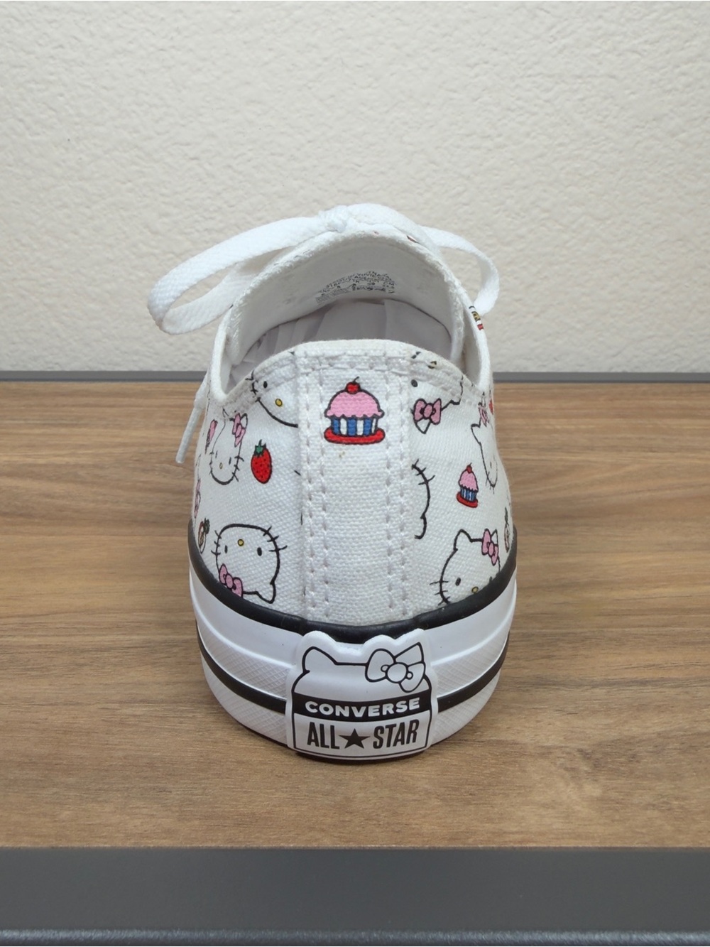 Converse Chuck Taylor Hello Kitty Low Top White Shoes 163916F Women's 8 Men's 6 - Picture 6 of 16